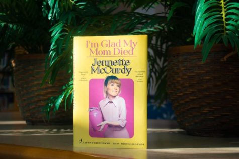 Book Review: Im Glad My Mom Died by Jennette McCurdy